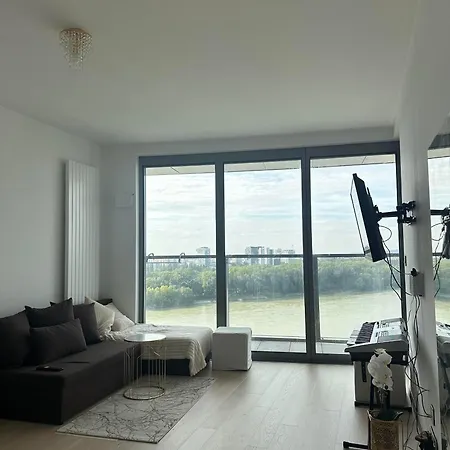 Mrakodrap Skyscraper Eurovea 2 Witch Parking Μπρατισλάβα